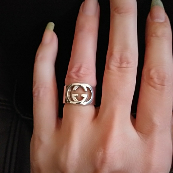 gucci ring on finger